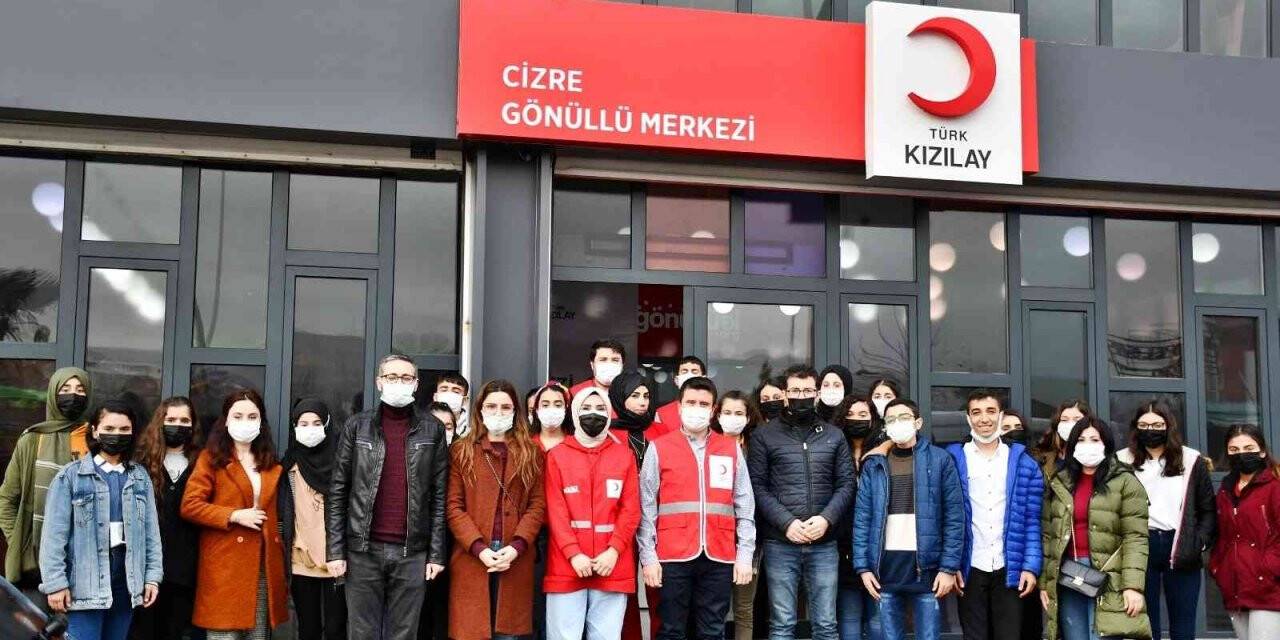 Cizre Gönüllü Merkezinde gençler hem öğreniyor hem de sosyal aktivitelerde bulunuyor