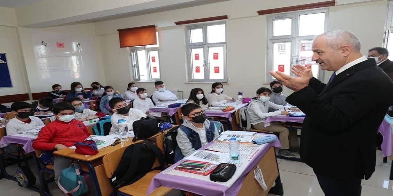 Başkan Büyükgöz, ilkokul öğrencilerini ziyaret etti