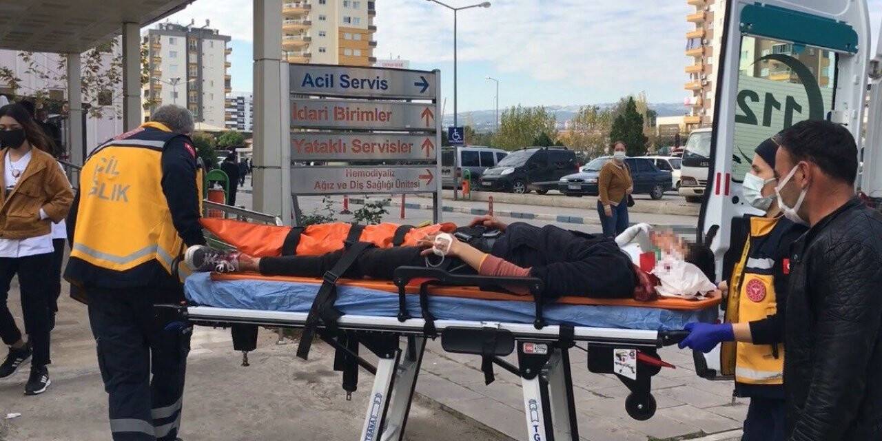 Motosikletin otomobile çarptığı kazada biri ağır 2 kişi yaralandı