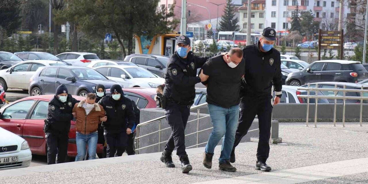 Ziyaret saati dışında hastaneye girmek için kavga çıkaran 2 kişi adliyeye sevk edildi