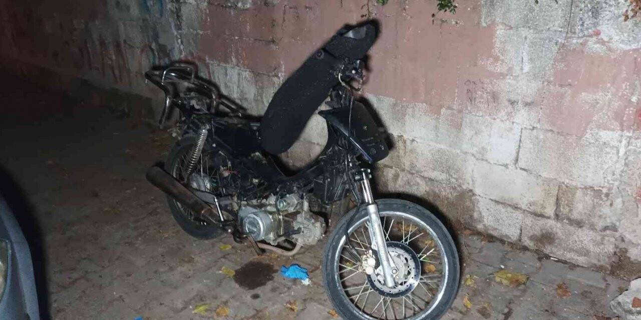 Hırsızlık için gelen şahıs motosikleti bırakıp kaçtı