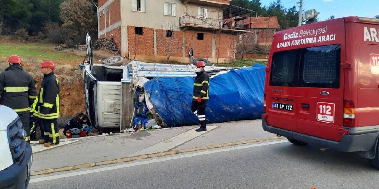 Kütahya’da sebze yüklü kamyonet devrildi: 1 ölü, 1 yaralı