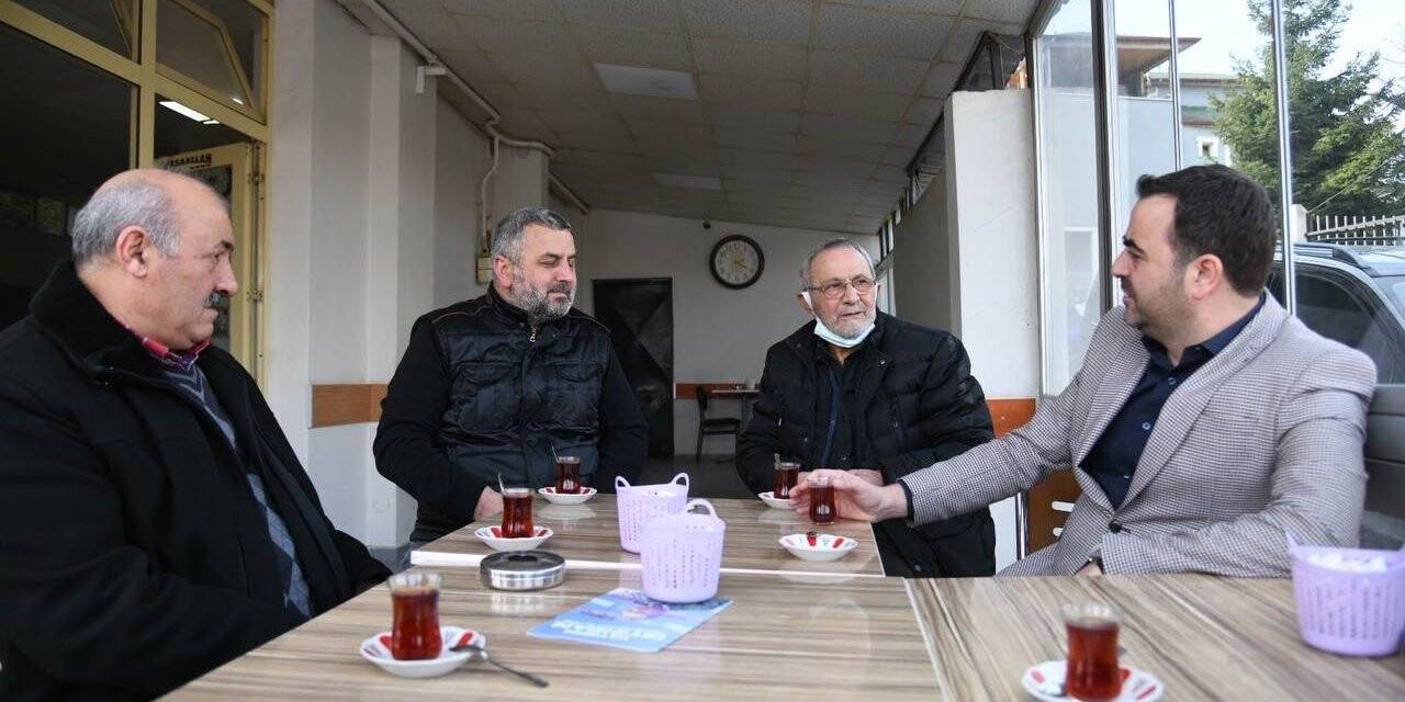 Sahada incelemelerde bulunan Özlü, vatandaşlarla sohbet etti