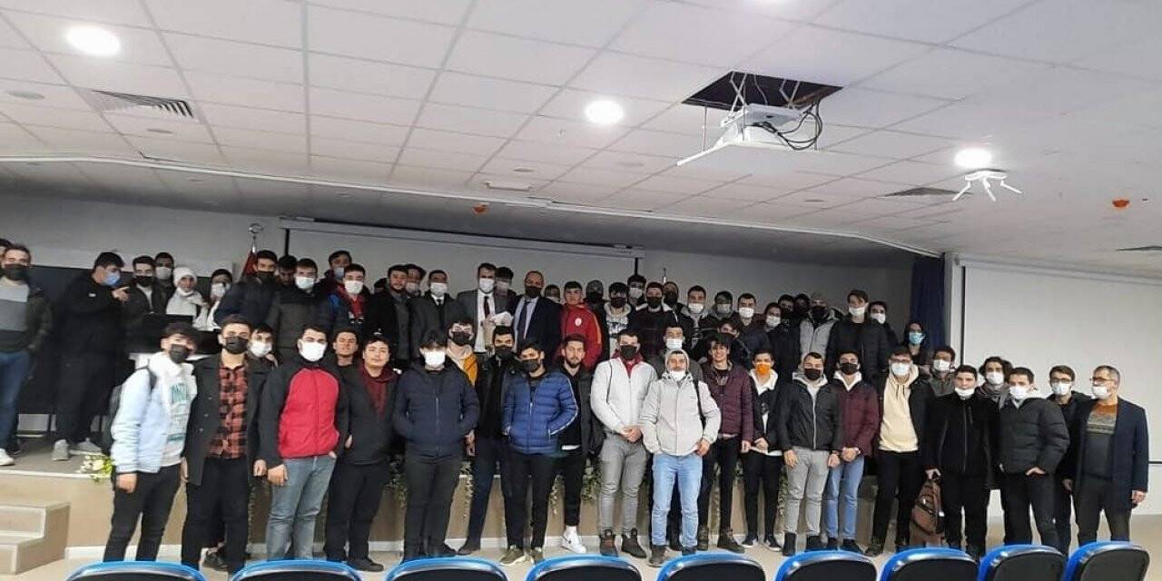 Hendek MYO’da elektrik enerjisi odaklı seminer