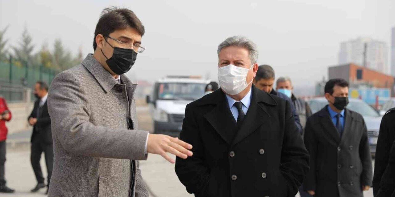 Melikgazi’de metruk yapılar yıkılıyor