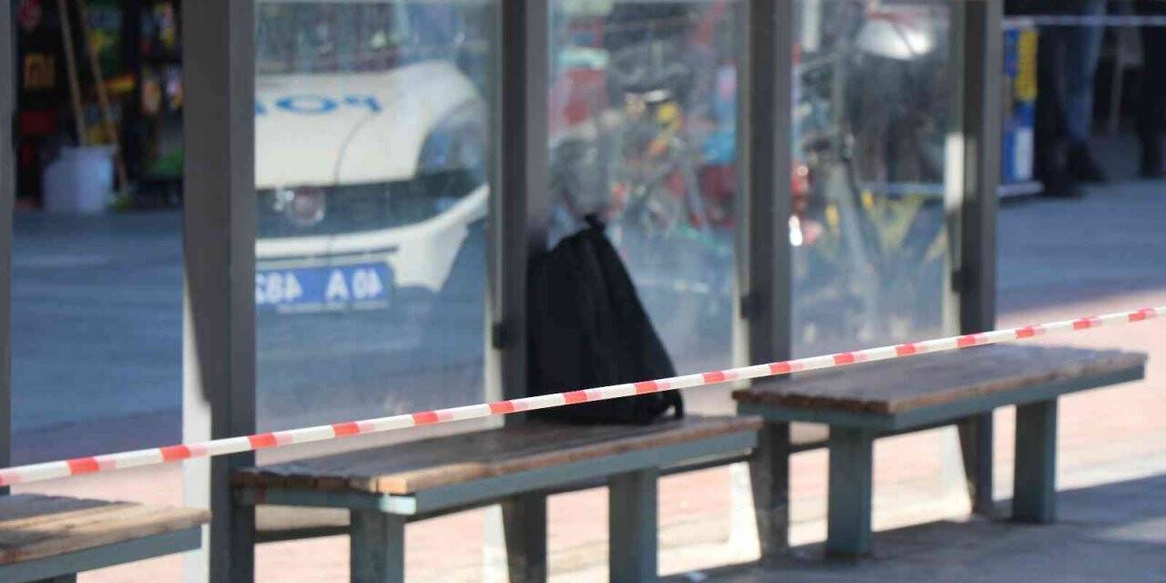 Otobüs durağında unutulan çanta kontrollü patlatıldı