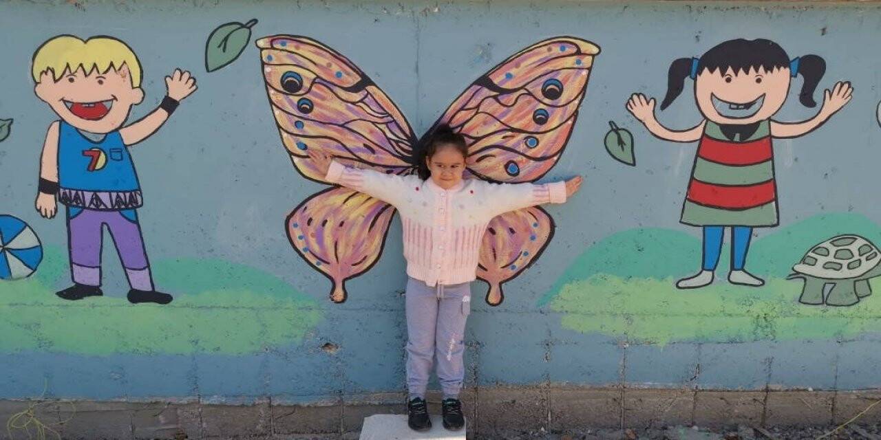 Tedavi gören çocuklar hastane duvarı boyandı