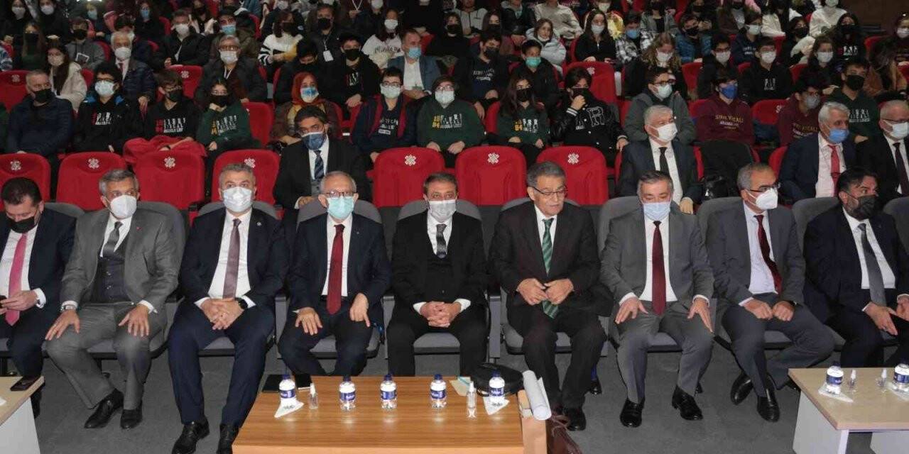 Yunus Emre ve Mehmet Akif Ersoy panelle anıldı