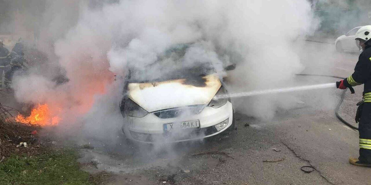 Edirne’ye alışveriş için gelen Bulgar vatandaşın aracı yandı