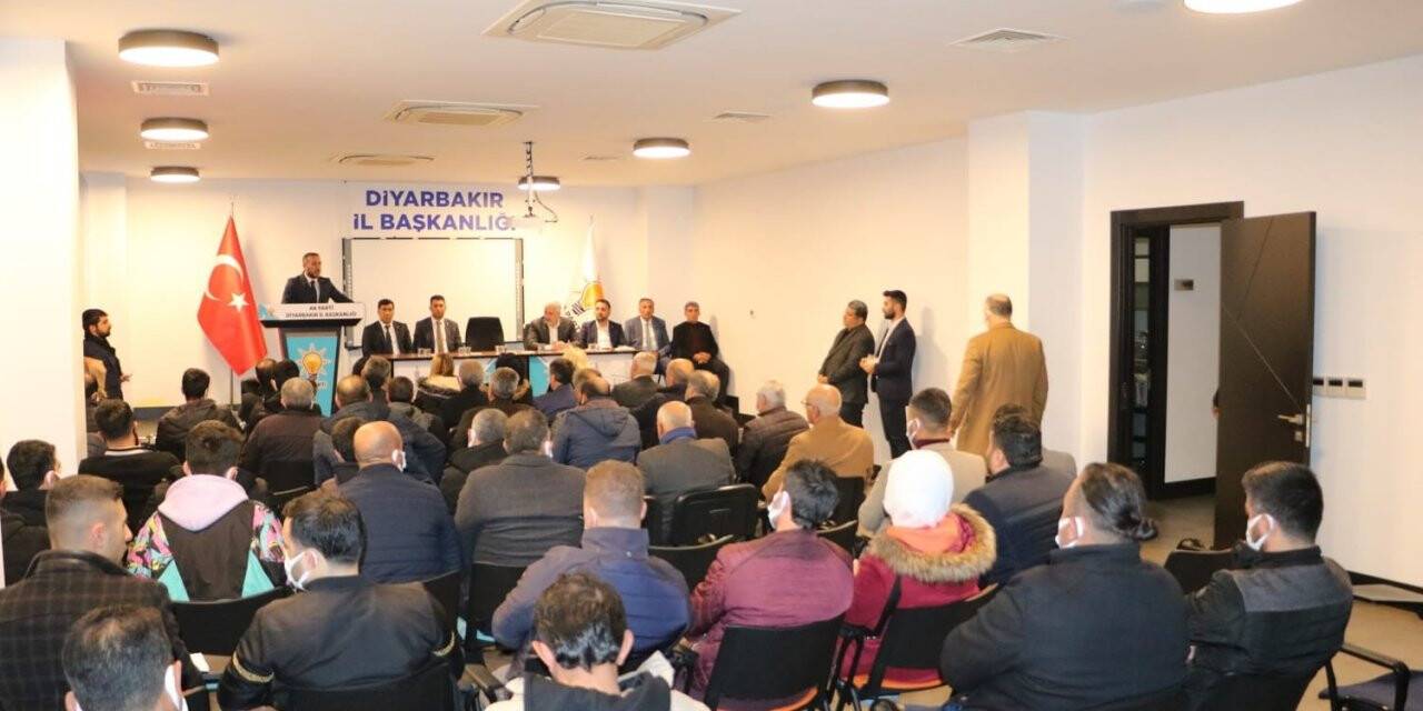 AK Parti’ye Diyarbakır’da katılımlar sürüyor
