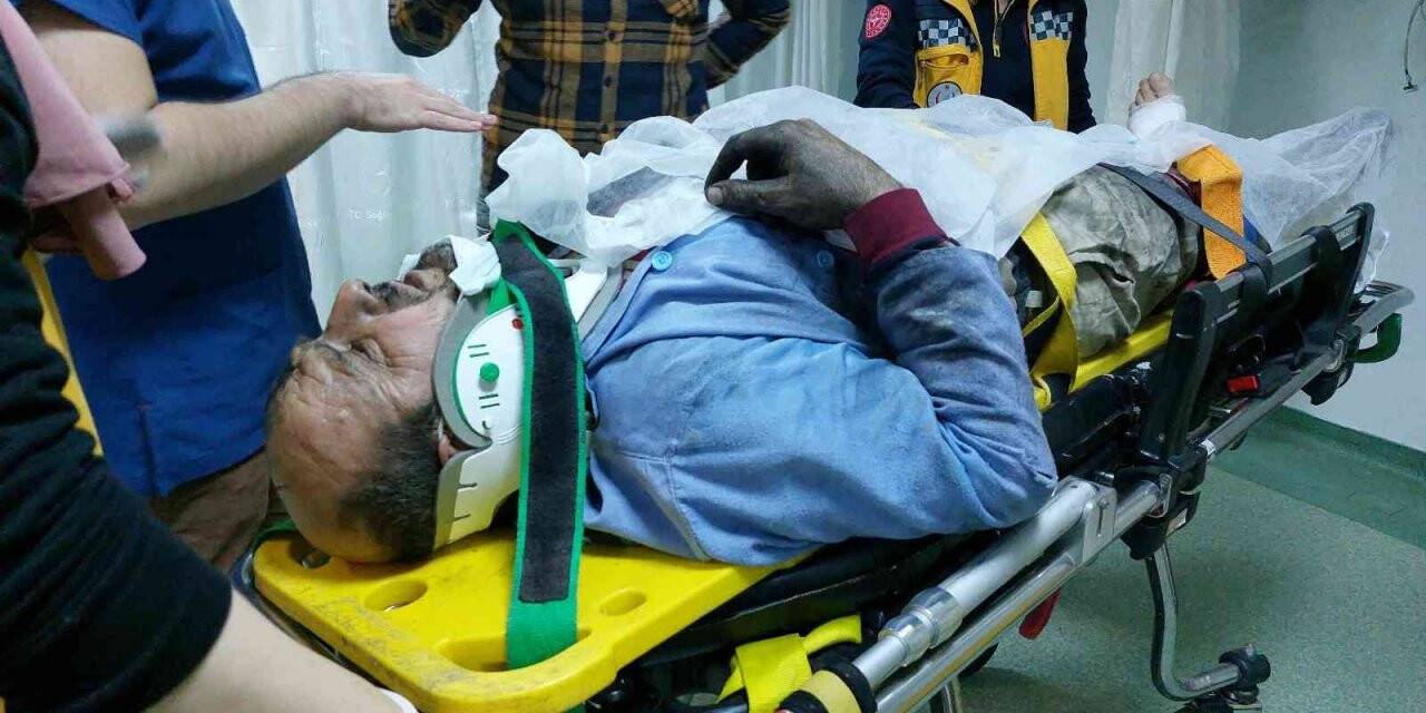 Yanan evinin çatısından düşerek hastanelik oldu
