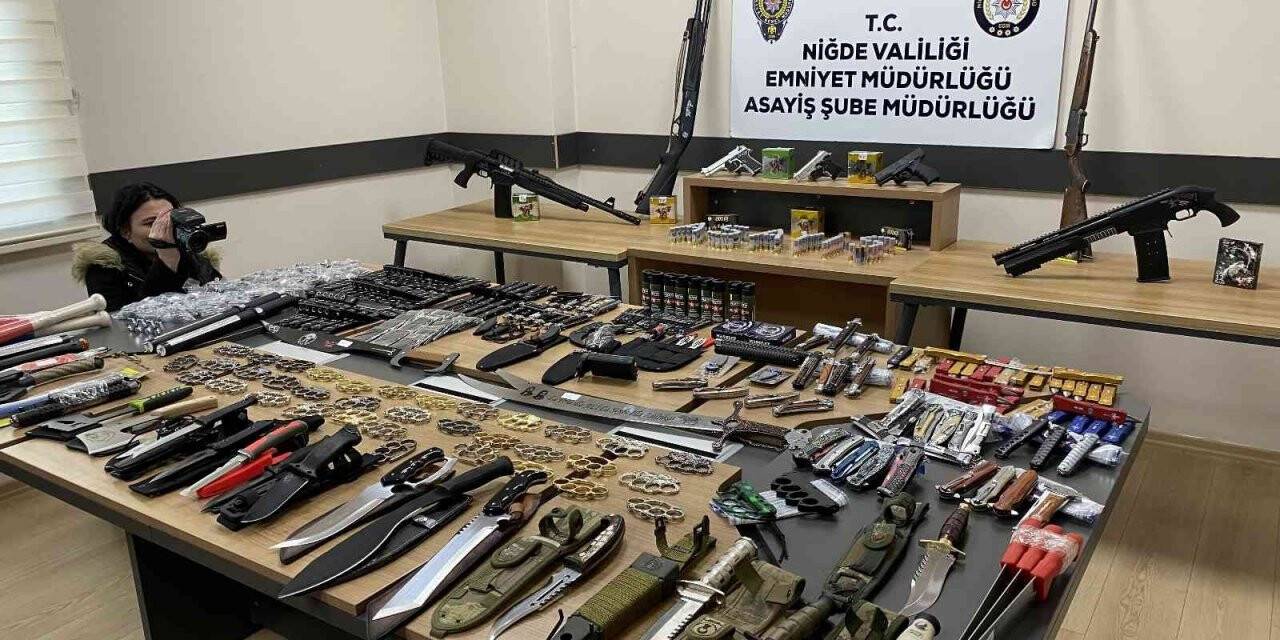 Operasyonda 747 adet silah ve kesici alet ele geçirildi