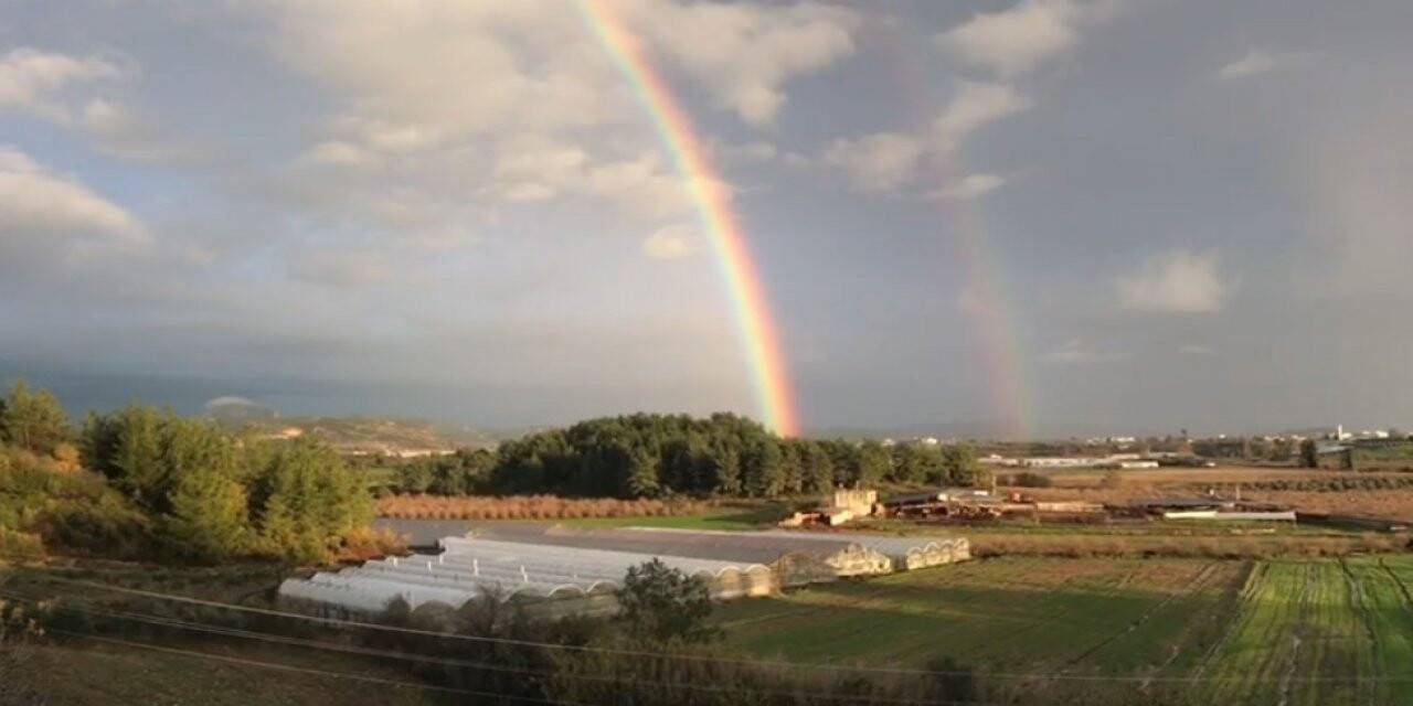 Yağmur sonrası gökkuşağı şöleni