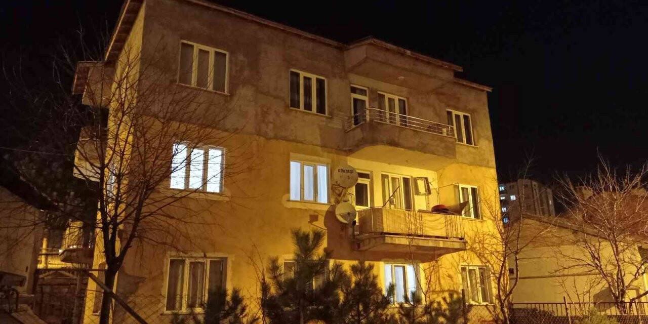 Tamirat için çıktığı çatıdan düşerek ağır yaralandı