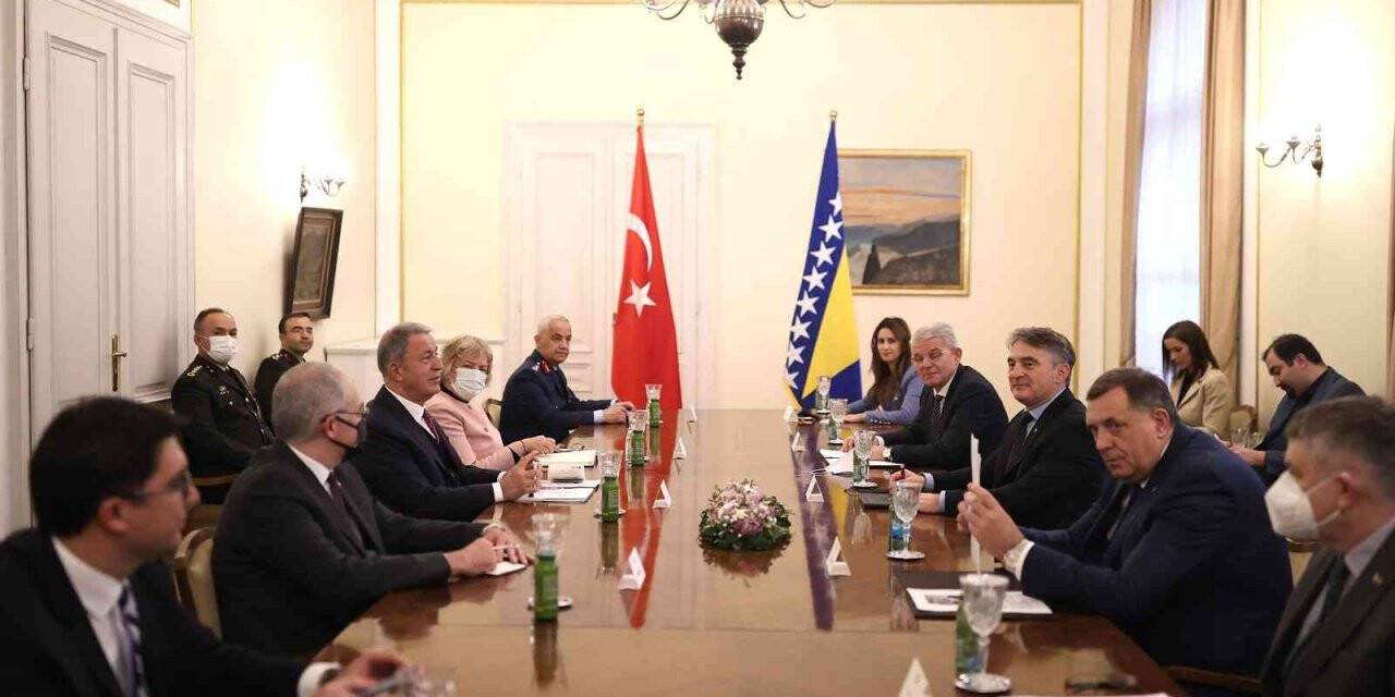 Bakan Akar, Bosna Hersek Devlet Başkanlığı Konseyi üyeleri ile görüştü
