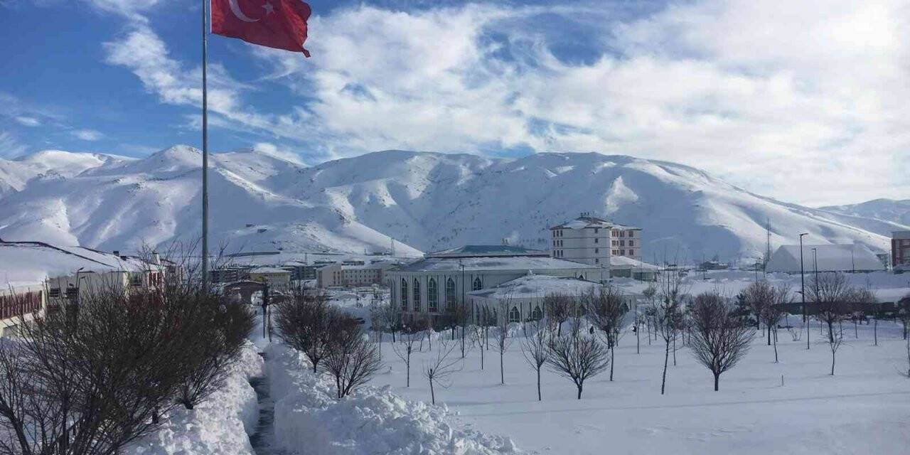 Prof. Dr. Aydın: “Metrekareye düşen zemin kar yükü düşük gösterilmektedir”