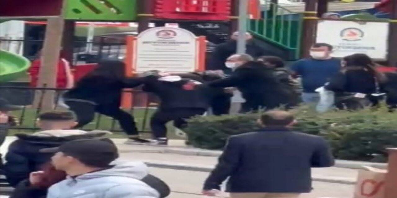 Genç kızların tekme tokatlı kavgası