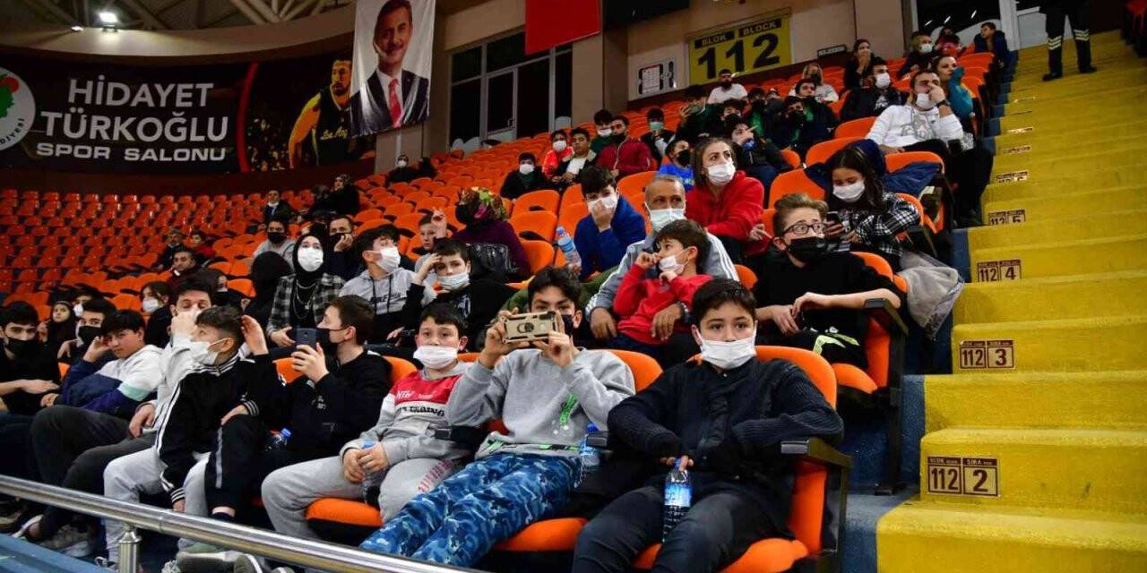 Mamak’ın evinde bileği bükülmüyor