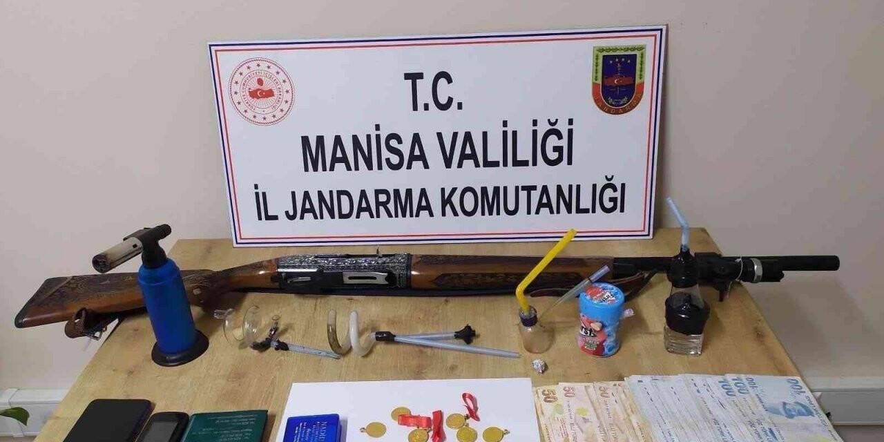 Altın ve para çalan hırsızlar jandarmadan kaçamadı