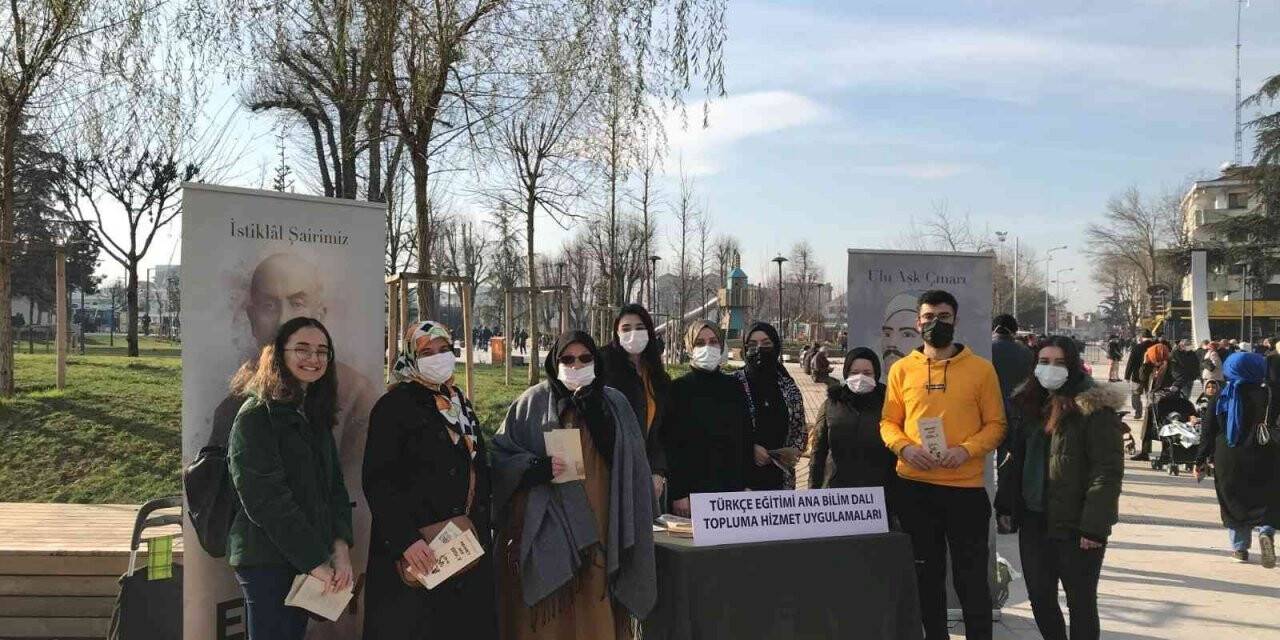 Yunus Emre ve Mehmet Akif’i unutmadı