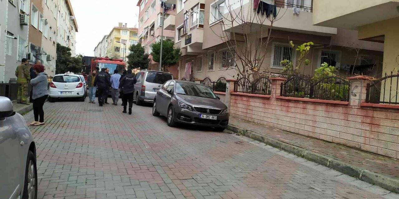 Güngören’de madde bağımlısı şahıs yaşadığı  daireyi ateşe verdi