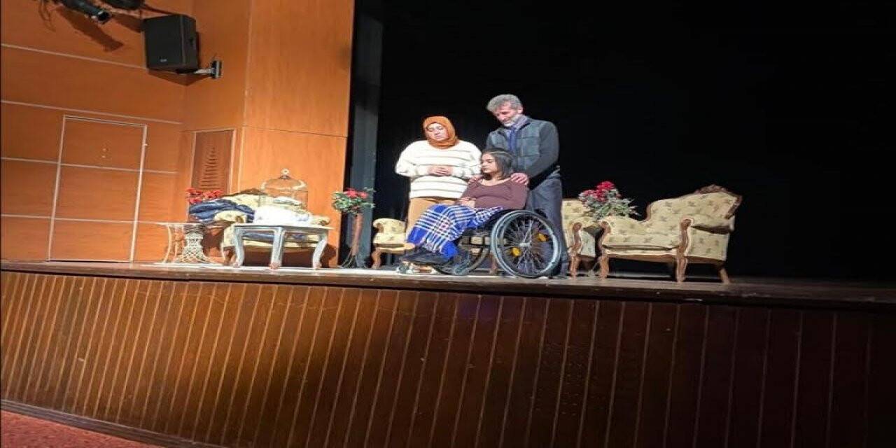 Madde bağımlılığı tiyatro ile anlatıldı