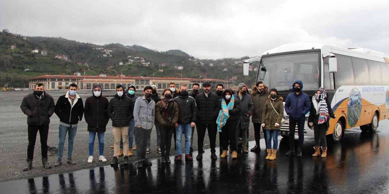 Üniversite öğrencileri Rize-Artvin Havalimanı inşaatını yerinde inceledi