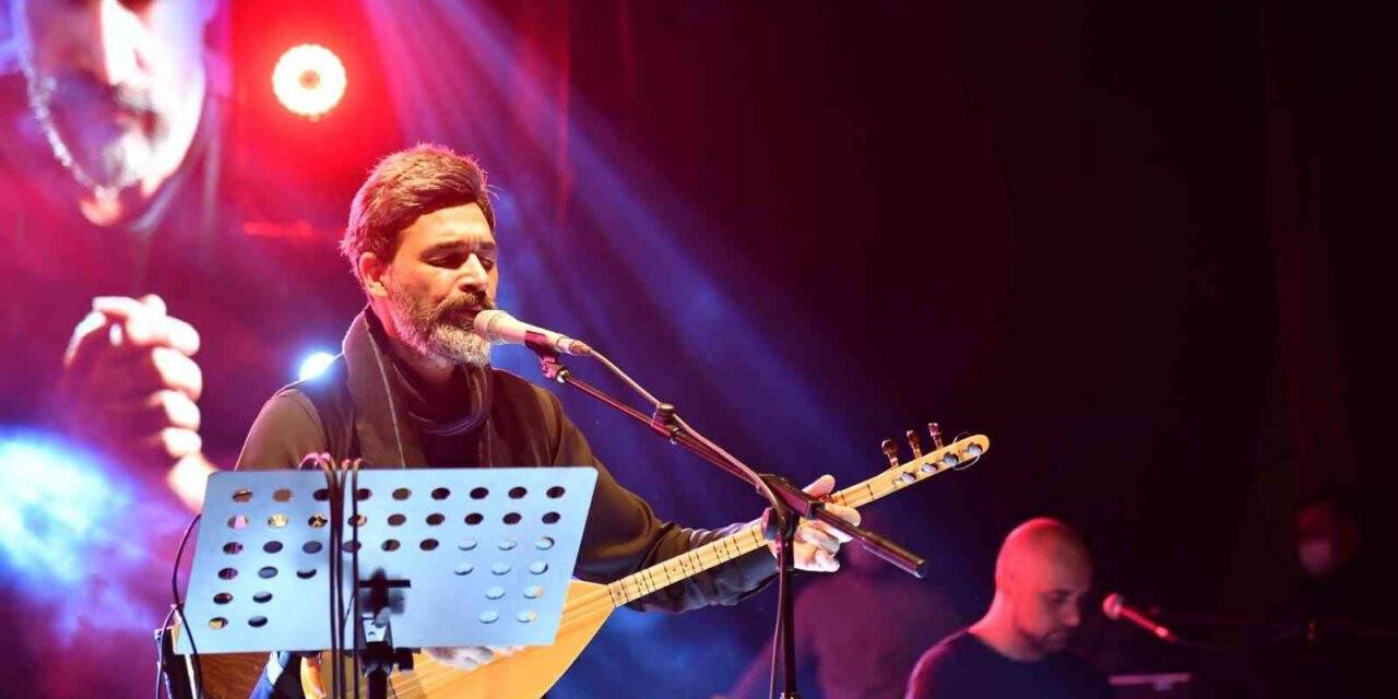 Trabzon’da Mehmet Akif Ersoy’un anısına Uğur Işılak konseri düzenlendi