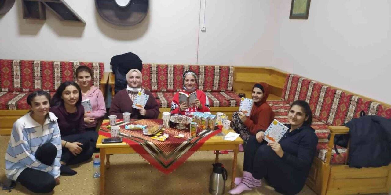 Kitap atölyeleri yurtlarda devam ediyor