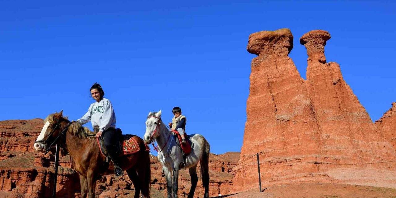 ‘Kırmızı Periler Diyarı’nda atlı safari ve bisiklet turu