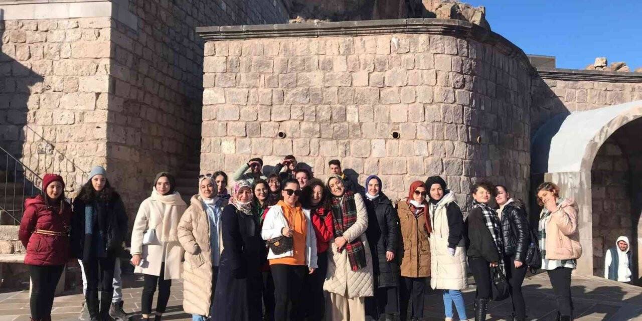 NEVÜ Avanos Güzel Sanatlar MYO Öğrencileri Yer Altı Şehri Gezisi’ne Katıldı