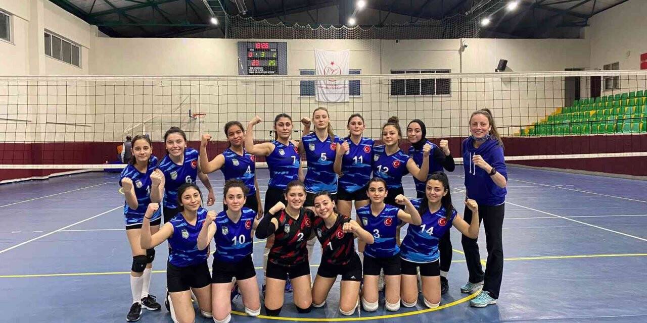 Arnavutköy’de Genç Kızlar Voleybol Takımı’ndan bir galibiyet daha