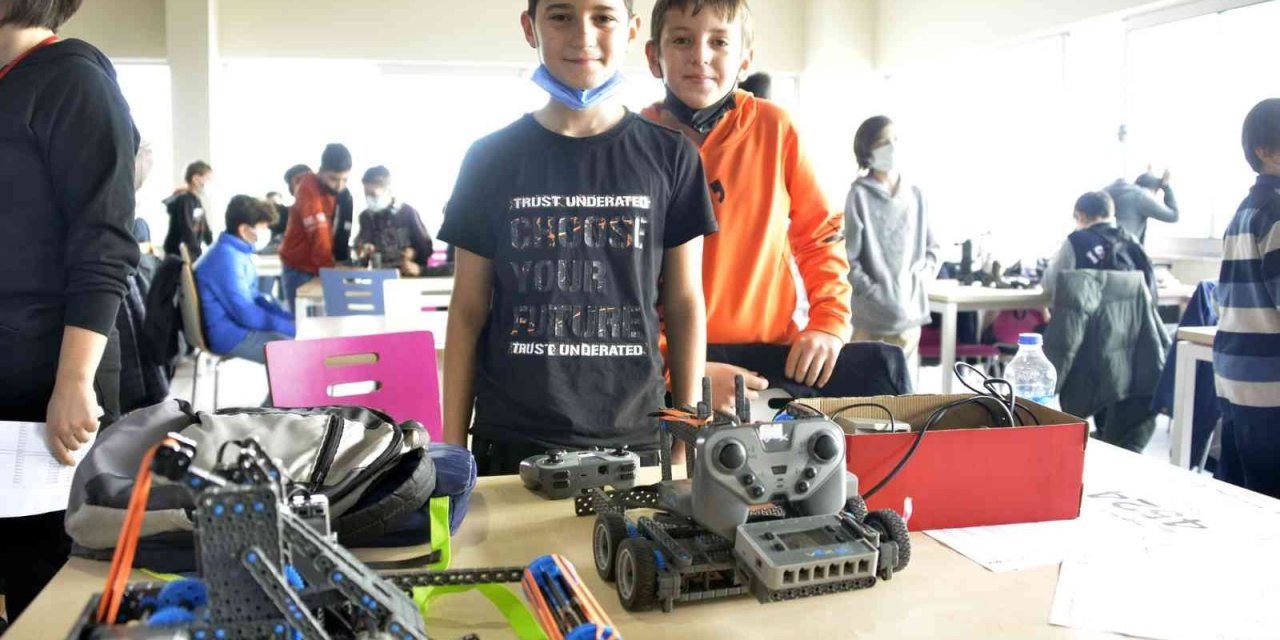 Manisa CBÜ’de 2021-2022 sezonunun ilk VEX IQ Challenge Turnuvası gerçekleştirildi