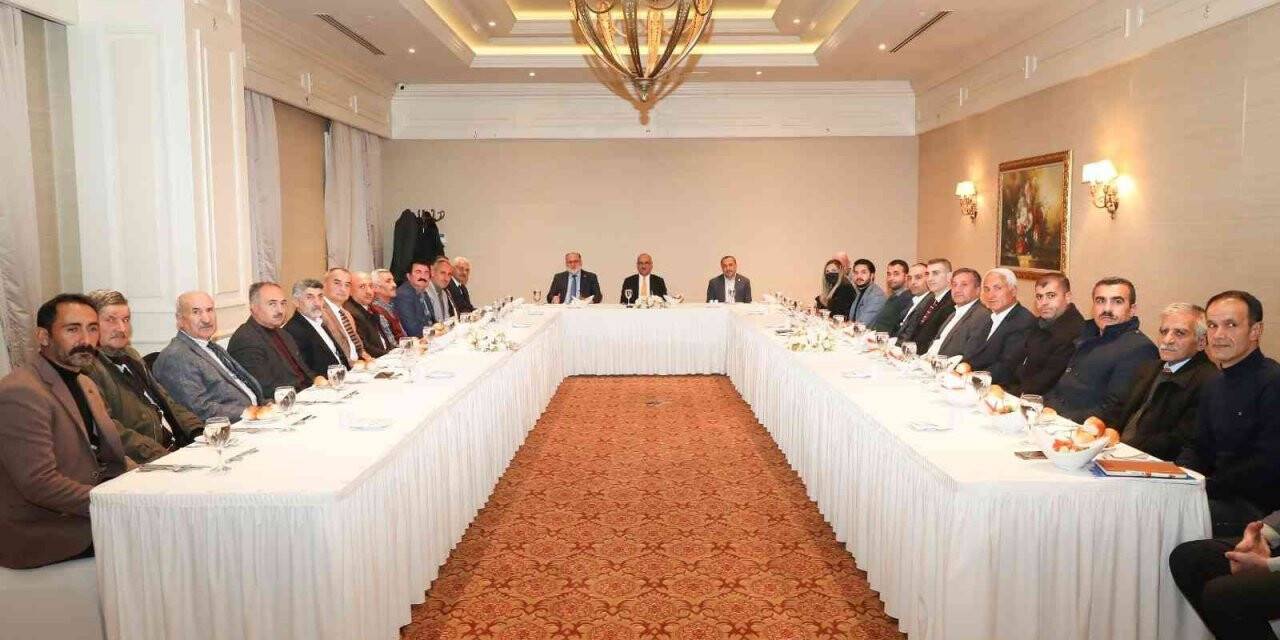 Başkan Vekili Aydın muhtarlarla bir araya geldi