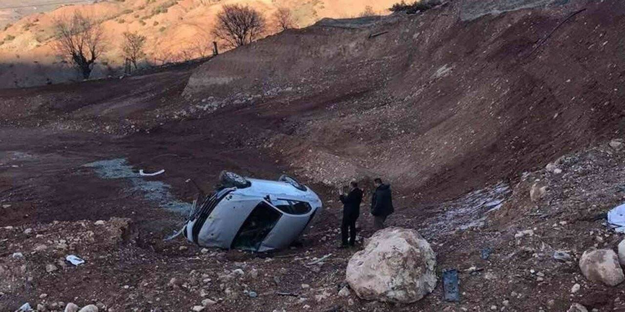 Siirt’te araç şarampole yuvarlandı, sürücü yara almadan kurtuldu