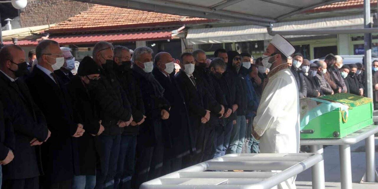 Kardeşi tarafından öldürülen Ayşegül öğretmen son yolculuğuna uğurlandı