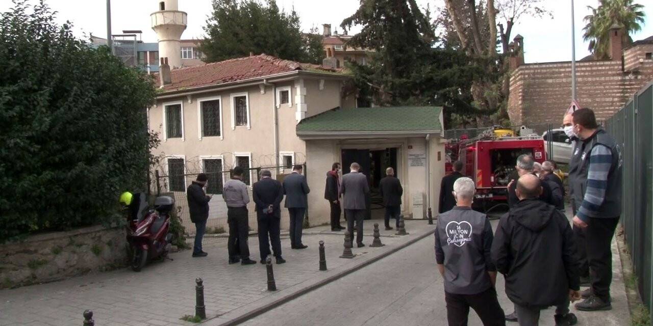 Fatih’te tarihi camide yangın