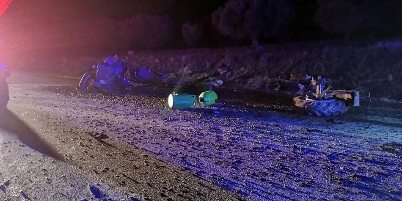 Hafif ticari ile çarpışan traktör ikiye bölündü: 2 yaralı