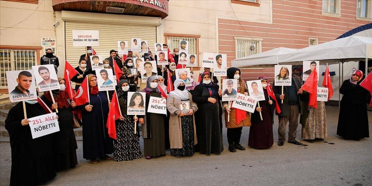 Diyarbakır annelerinin oturma eylemine bir aile daha katıldı