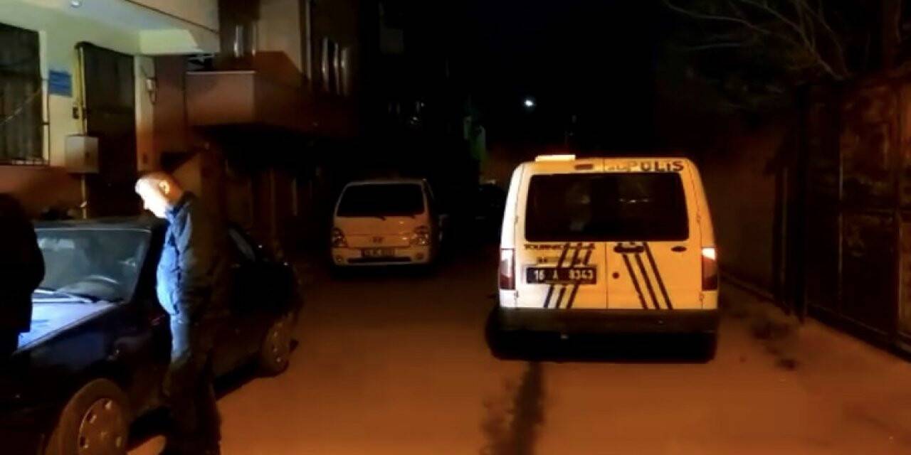 Bursa’da seyir halindeki otomobile kurşun isabet etti