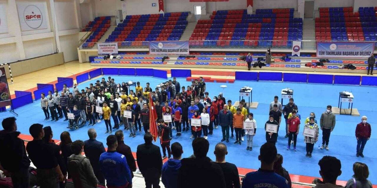 Bilek güreşi gençler grup müsabakaları Karabük’te başladı