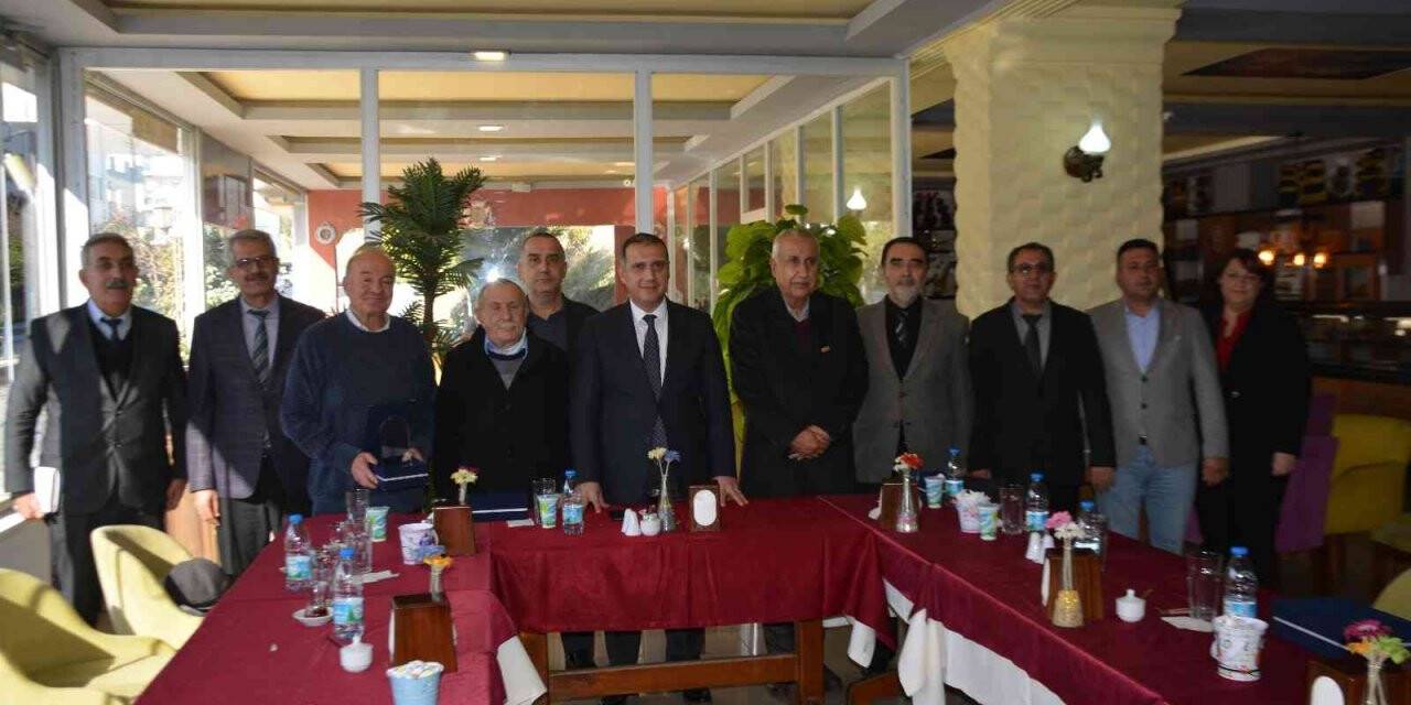 Söke Sosyal Yardımlaşma Vakfı Mütevelli Heyeti 2021 yılının son toplantısını yaptı