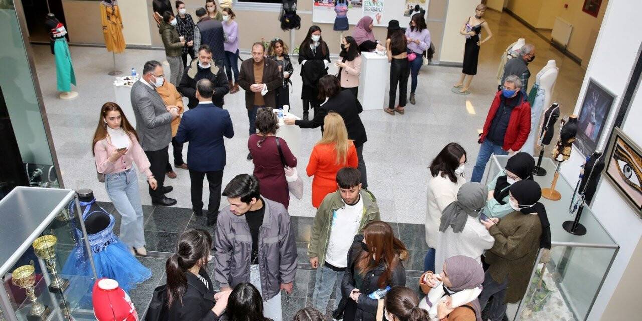 ÇAKÜ’de yılsonu dokuma sergisi açıldı