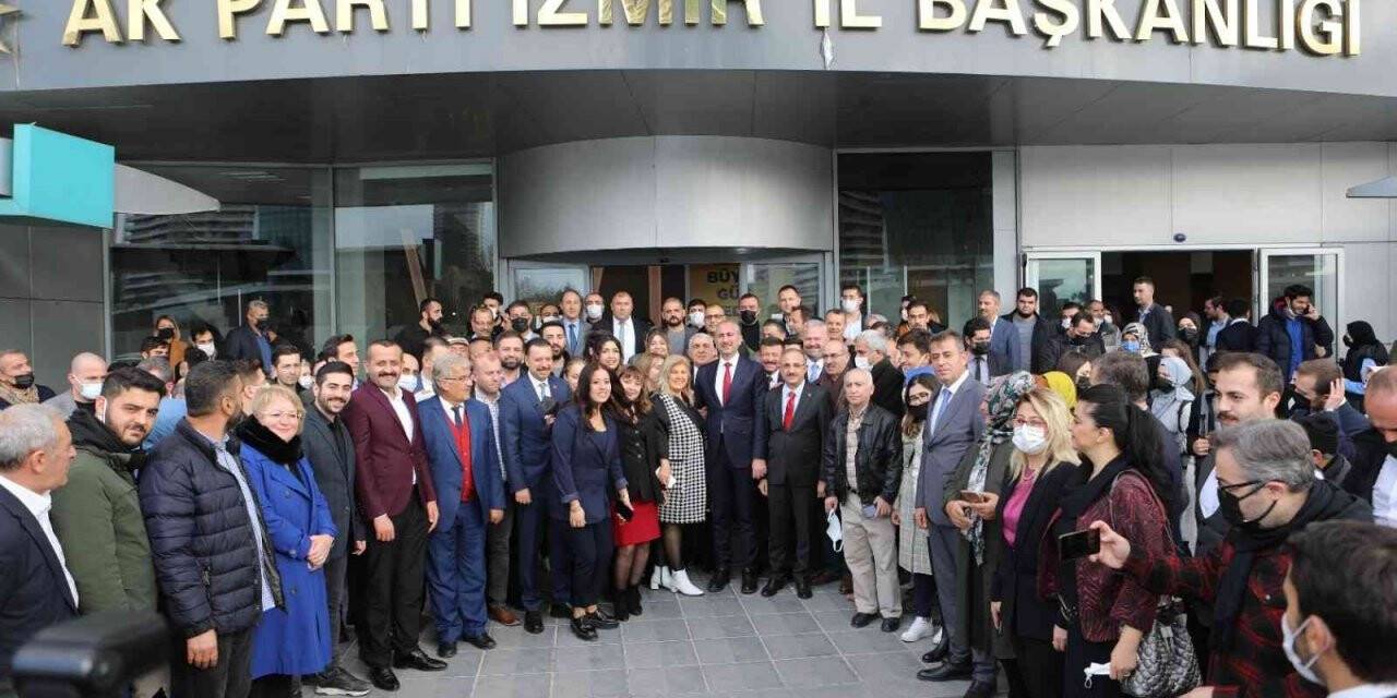 Bakan Gül’den AK Parti İzmir İl Başkanlığına ziyaret