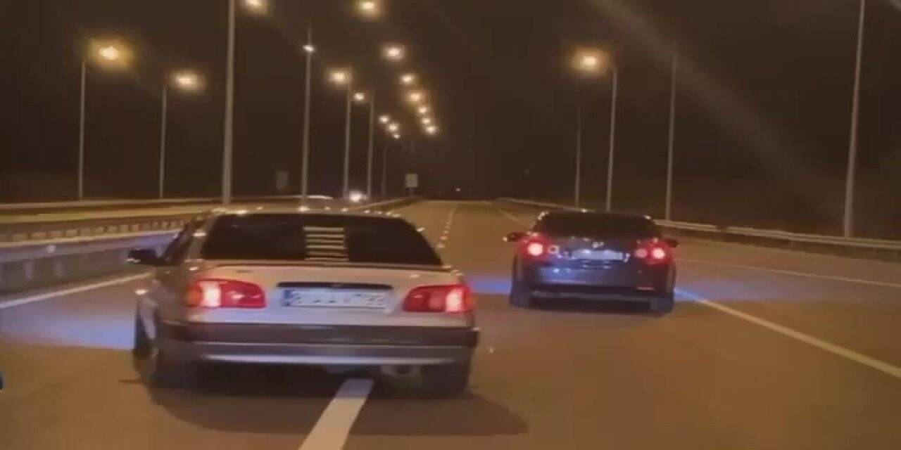 Çakarlı araçla trafiği tehlikeye atanlar sosyal medyadan yakaladı