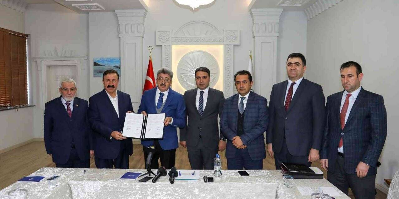 Van Büyükşehir Belediyesinde ‘sosyal denge tazminatı’ imzalandı