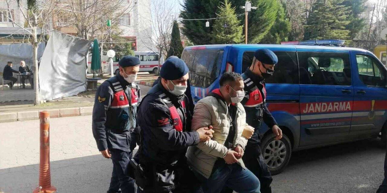 Sahte jandarma gerçek jandarmalara yakalandı