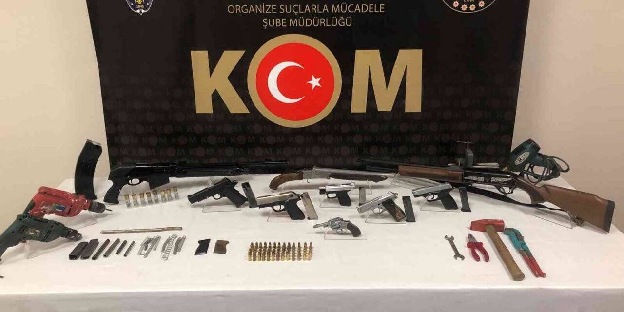 İzmir’de silah kaçakçılığı operasyonu: 4 gözaltı