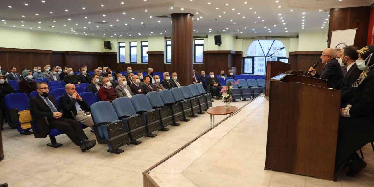 İl Müftüsü Yusuf Akkuş personelle tanışma toplantısı düzenledi