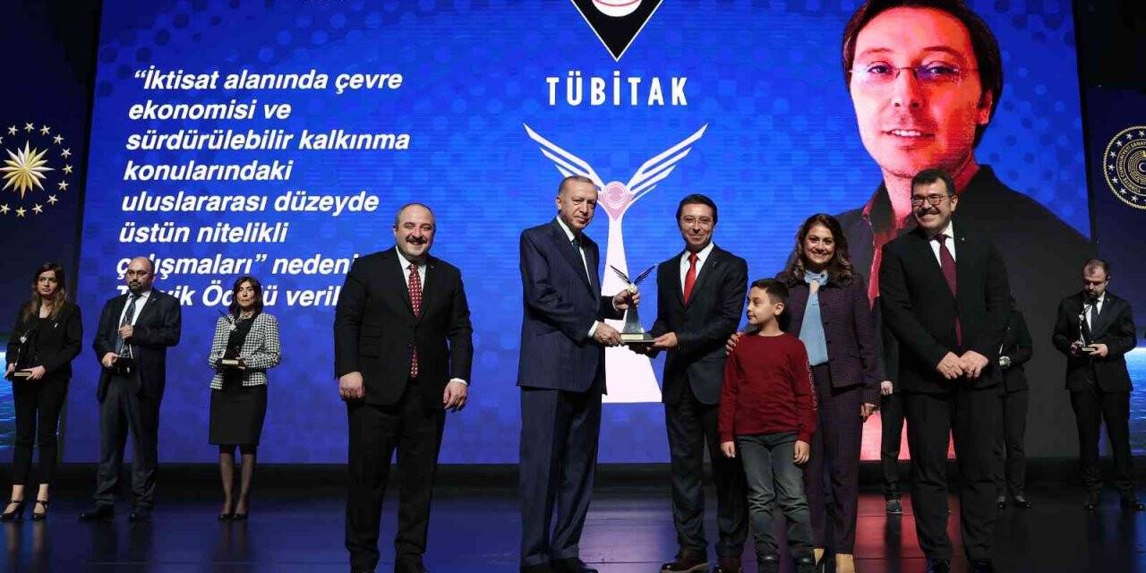 ERÜ Öğretim Üyeleri TÜBA ve TÜBİTAK Bilim Ödüllerini Aldı